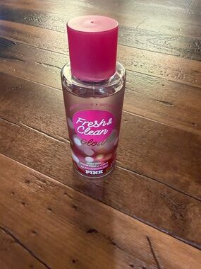 NEW- Victoria's Secret PINK Fresh & Clean Glow Body Mist